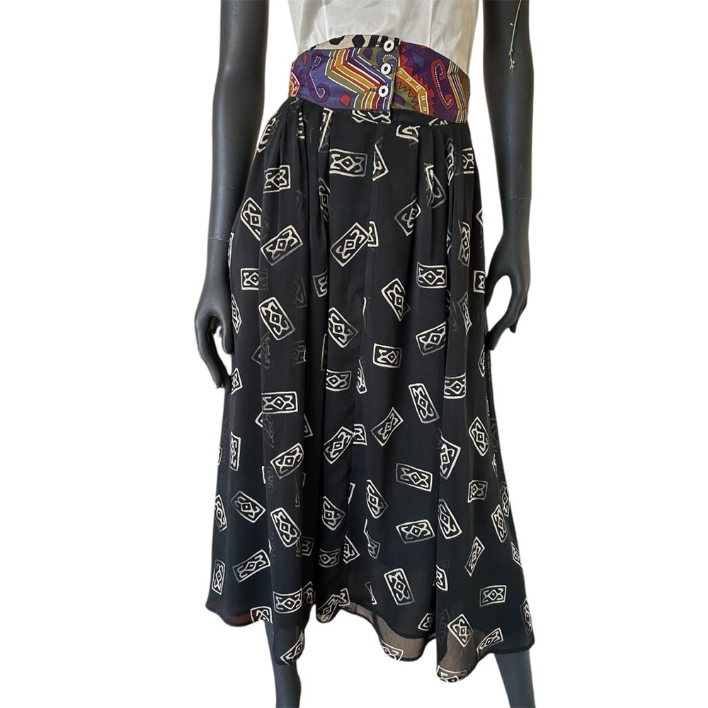 Vintage ‘90s Maxi Skirt Tribal Pattern Feminine USA Fall Brunch Concert